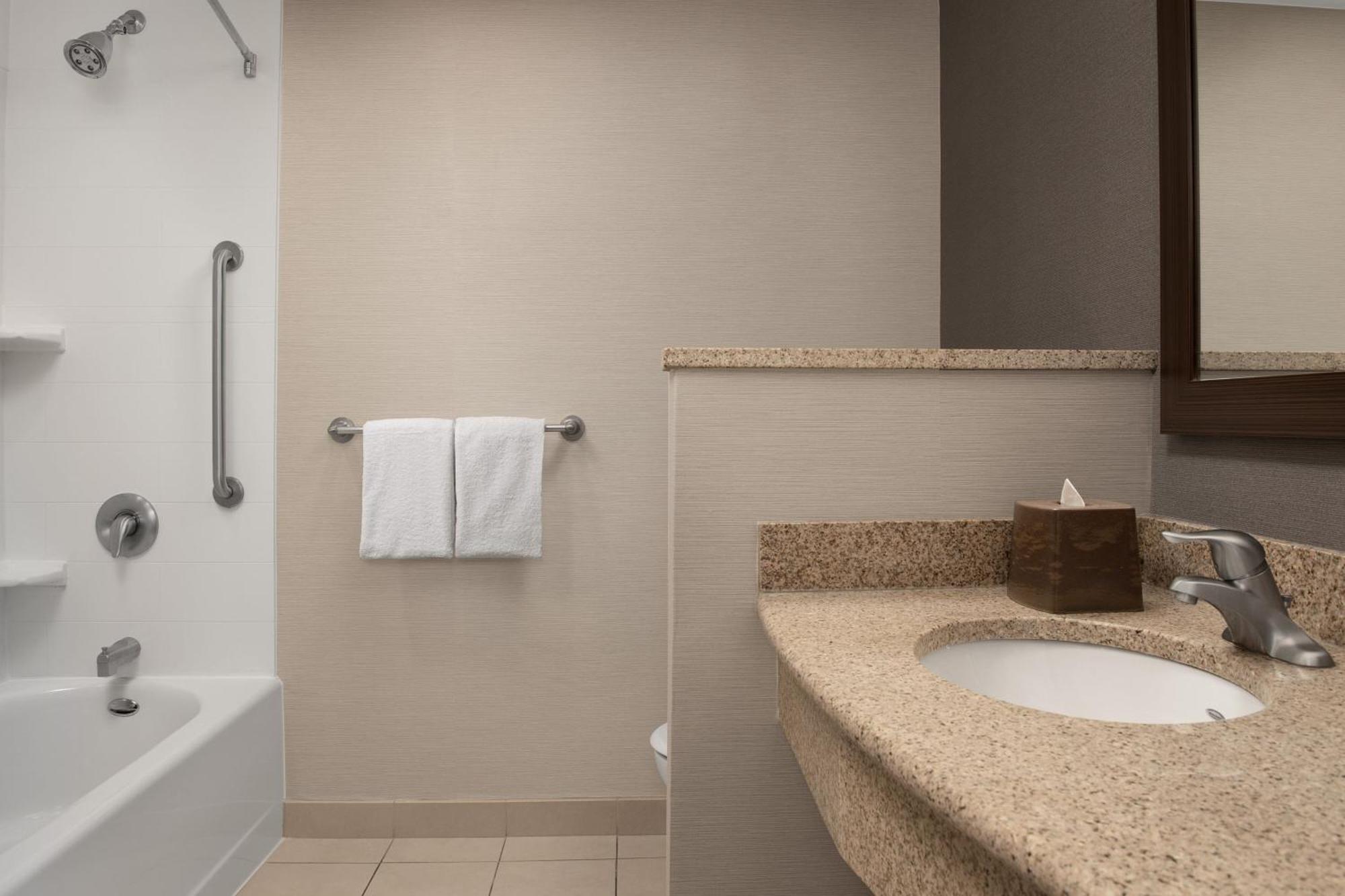 מלון Courtyard By Marriott Syracuse Downtown At Armory Square מראה חיצוני תמונה